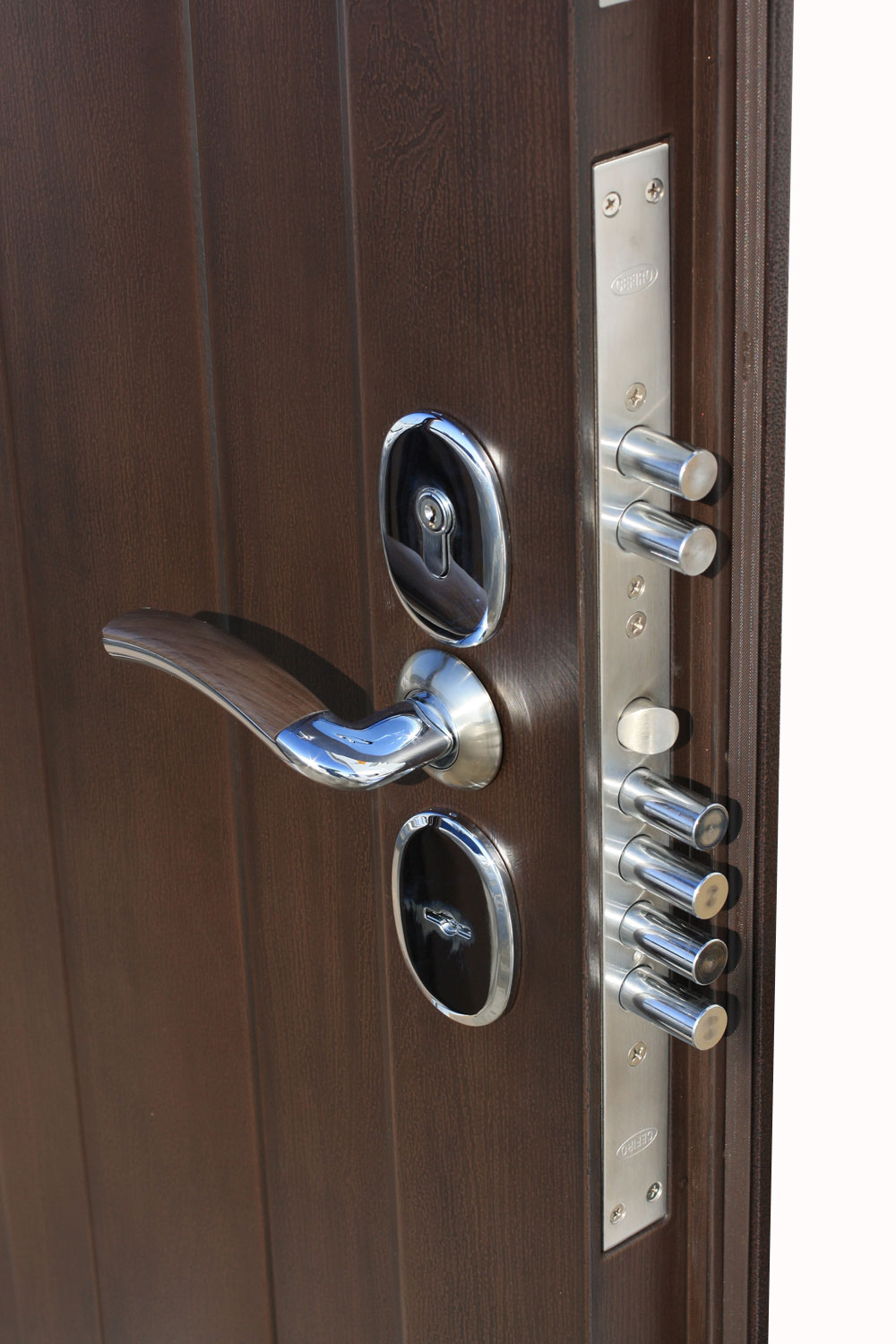 двери цвет орех