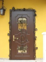 двери входные для коттеджа