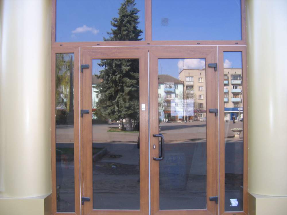 входные металлопластиковые двери