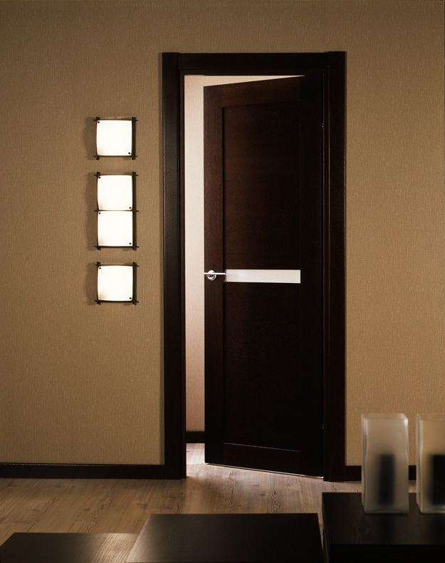 Какую дверь поставить в квартиру. Межкомнатные двери в интерье. Двери венге в интерьере. Двери цвета венге в интерьере. Двери межкомнатные темные.