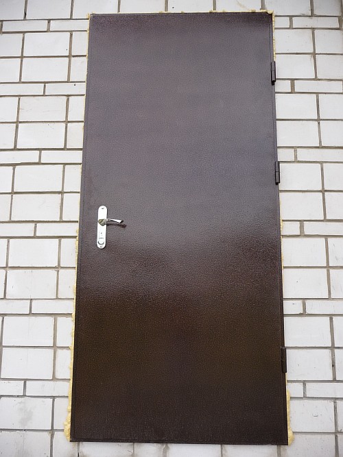 двери металлические простые